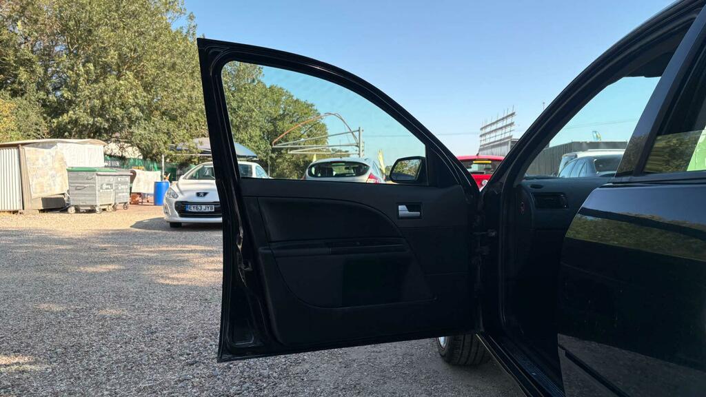 Ford Mondeo Hatchback Grey #32