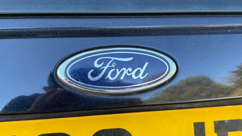 Ford Mondeo Hatchback Grey #37