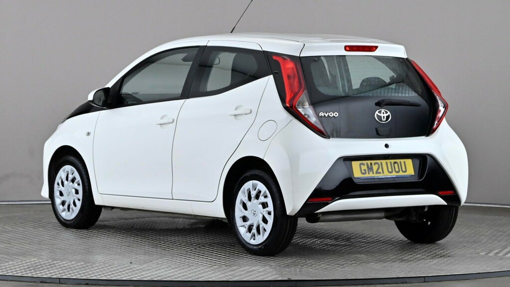 Toyota Aygo 1.0 Vvt-i X-play Tss GM21UOU White #4