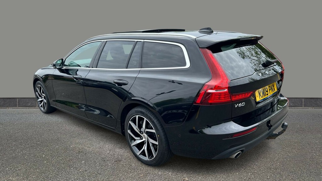 Volvo V60 2.0 D4 190 Momentum Pro Black #4