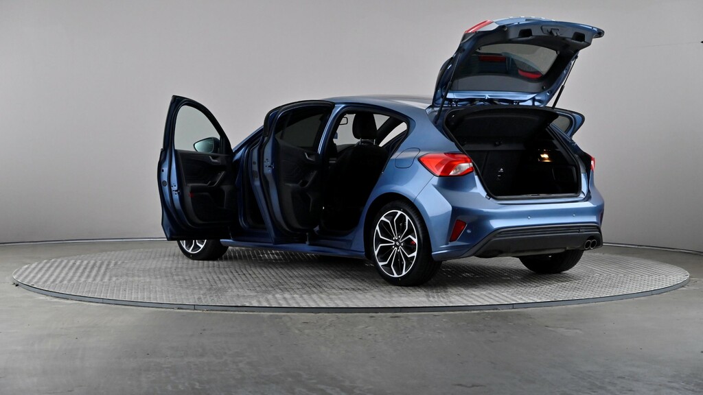 Ford Focus Hatchback Blue #10