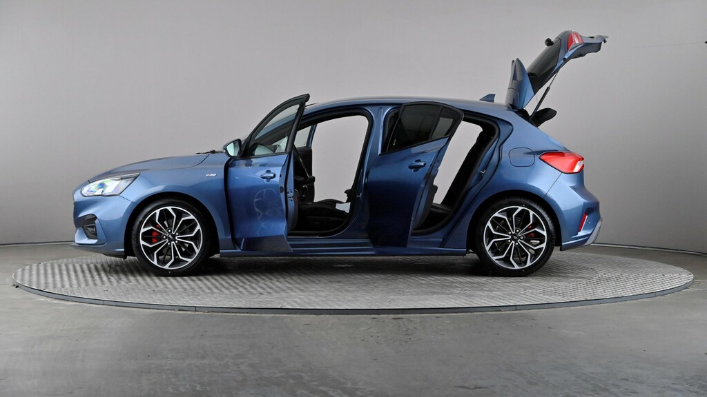 Ford Focus Hatchback Blue #9