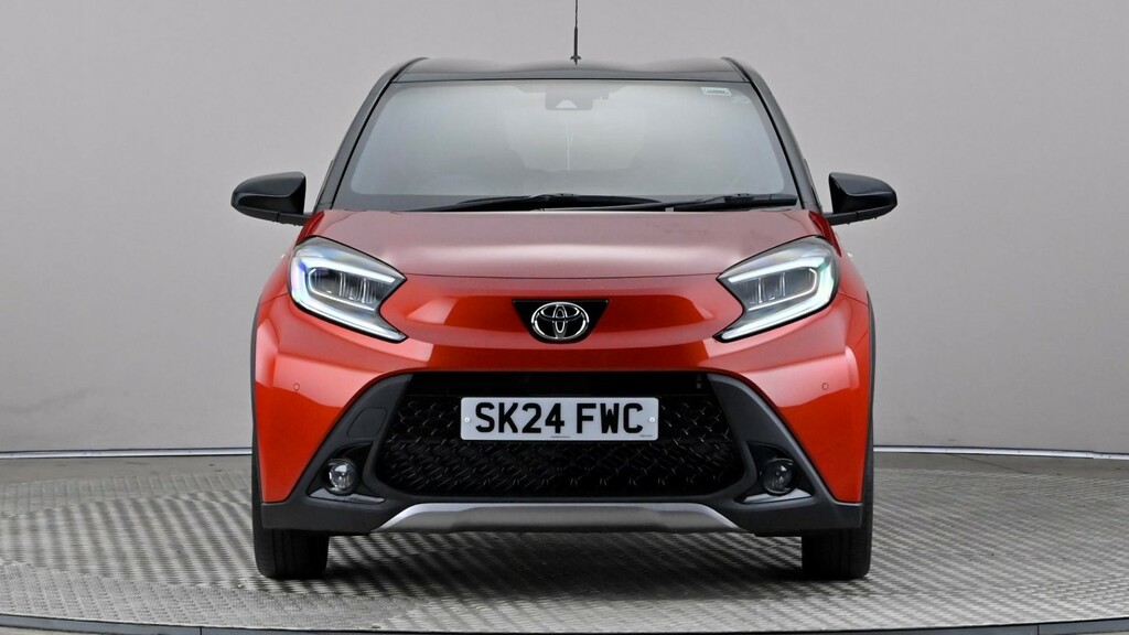 Toyota Aygo X 1.0 Vvt-i Exclusive Red #2