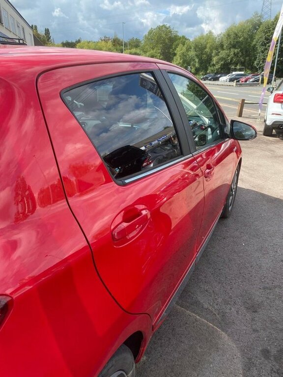 Toyota Yaris 2017 1.5 Vvt-h Excel Hatchback Hybrid E Red #3