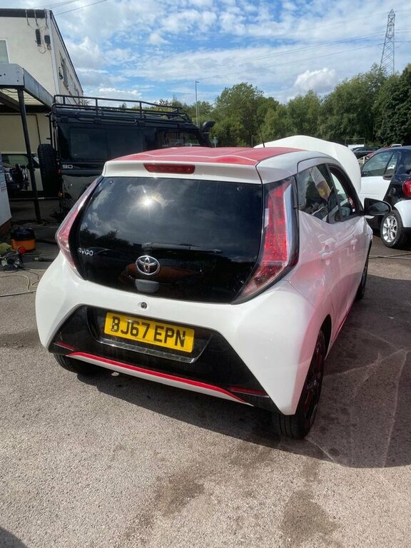 Toyota Aygo 2017 1.0 Vvt-i X-press Hatchback X-shif White #4