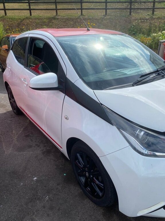 Toyota Aygo 2017 1.0 Vvt-i X-press Hatchback X-shif White #3