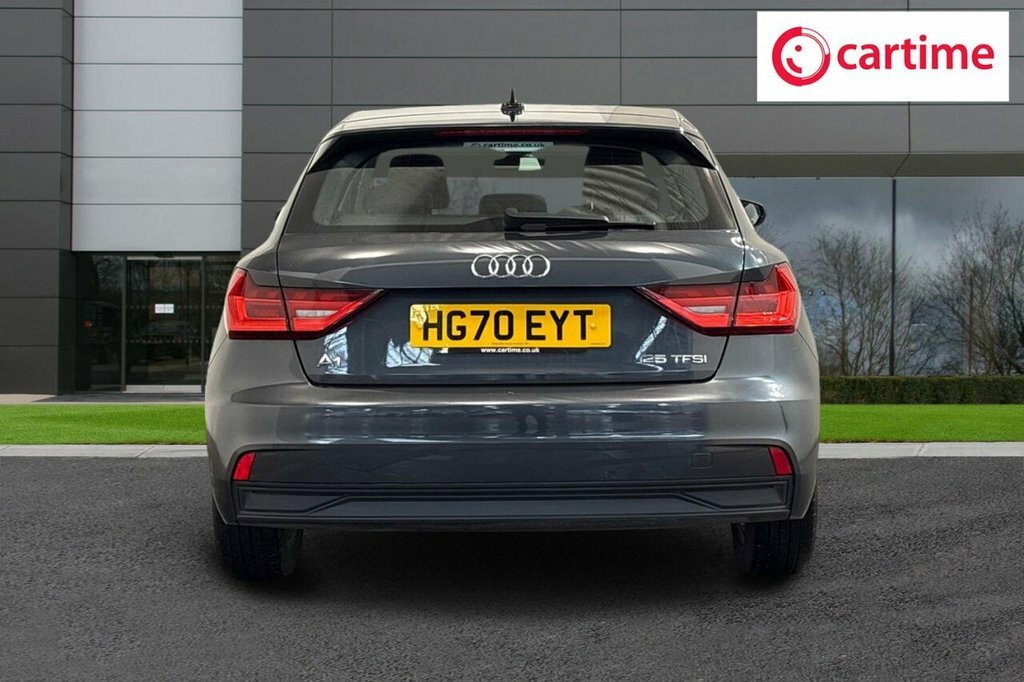 Audi A1 1L Technik HG70EYT Grey #5