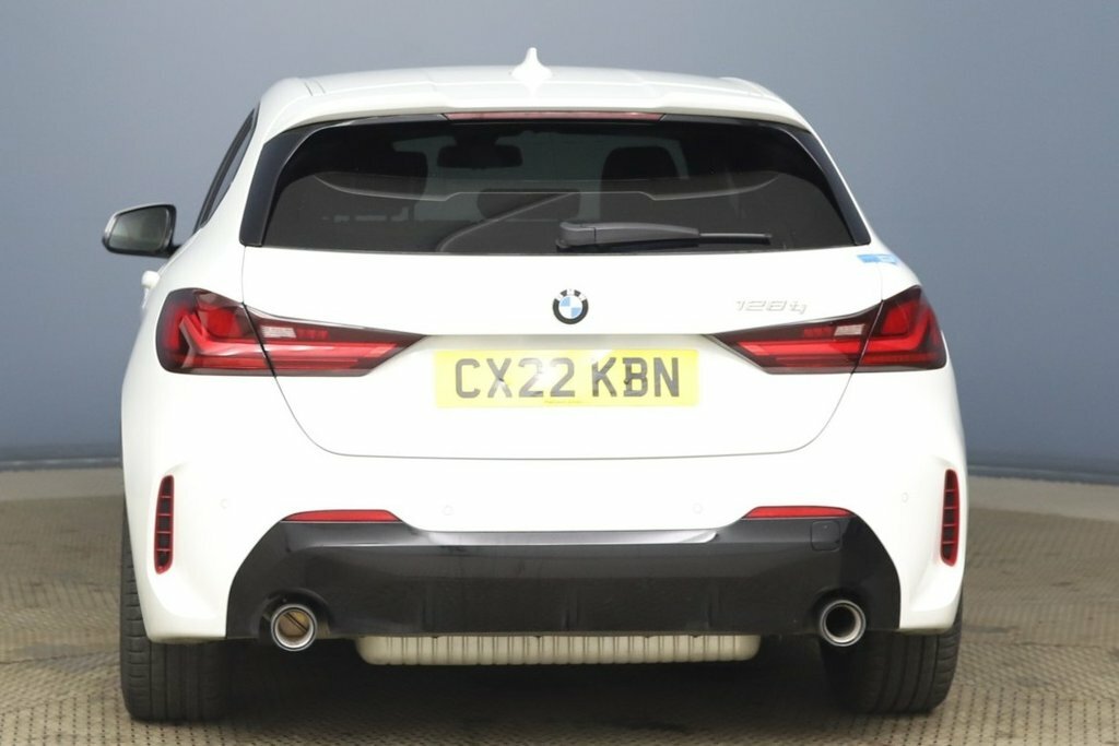 BMW 1 Series Hatchback CX22KBN White #6