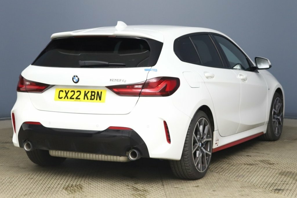 BMW 1 Series Hatchback CX22KBN White #4