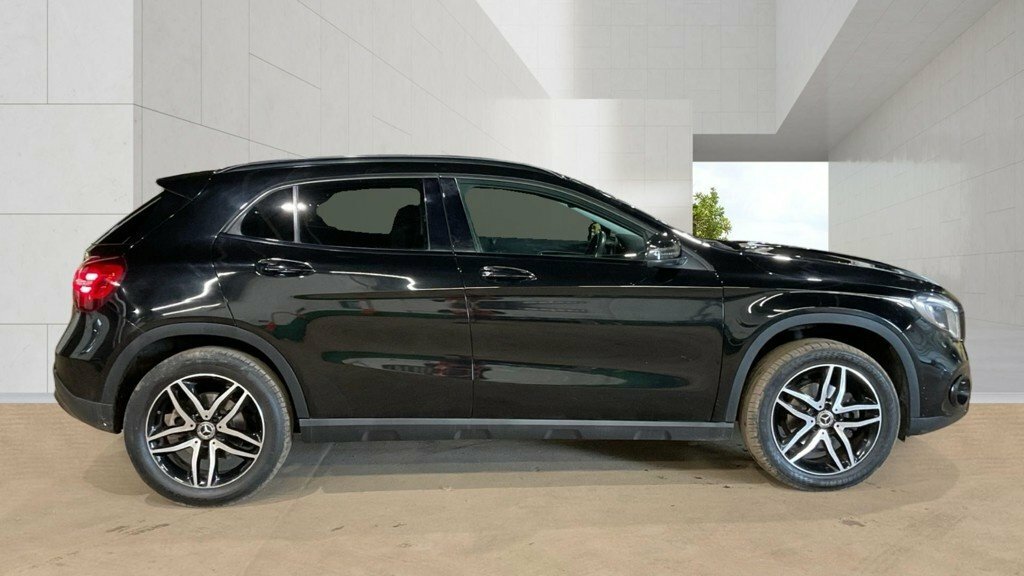 Mercedes-Benz GLA Class 1.6L Urban Edition Black #5