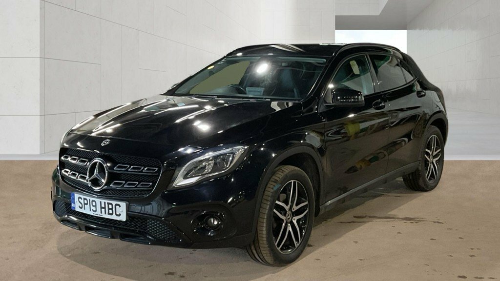 Mercedes-Benz GLA Class 1.6L Urban Edition Black #2
