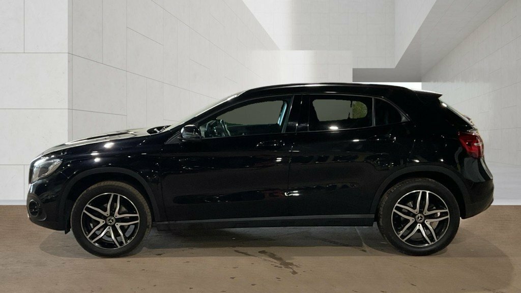 Mercedes-Benz GLA Class 1.6L Urban Edition Black #6