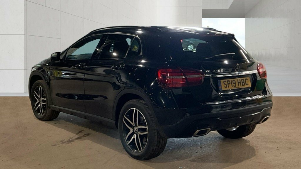 Mercedes-Benz GLA Class 1.6L Urban Edition Black #4
