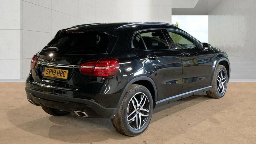 Mercedes-Benz GLA Class 1.6L Urban Edition Black #3