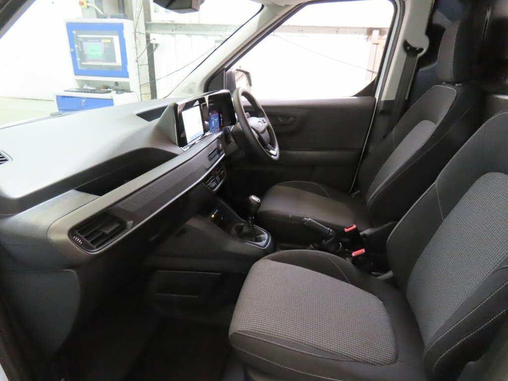 Ford Transit Courier Active Grey #8