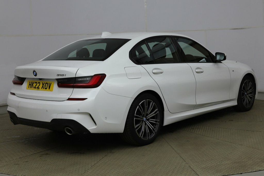BMW 3 Series 2L M Sport HK22XOV White #4