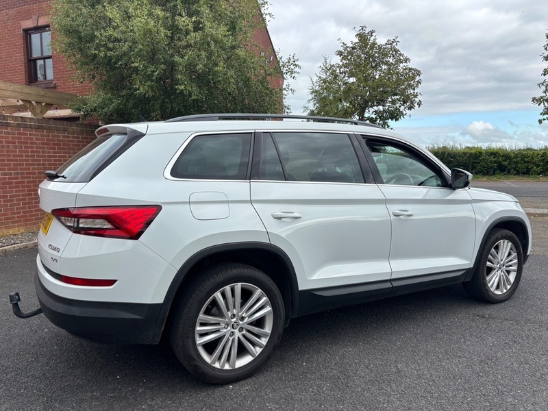 Skoda Kodiaq Se L Tdi 4X4 White #6