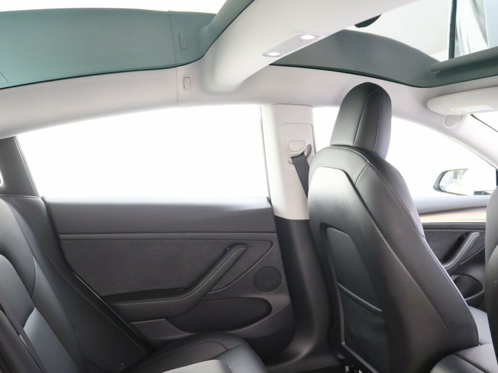 Tesla Model 3 Saloon GF22BFV White #2