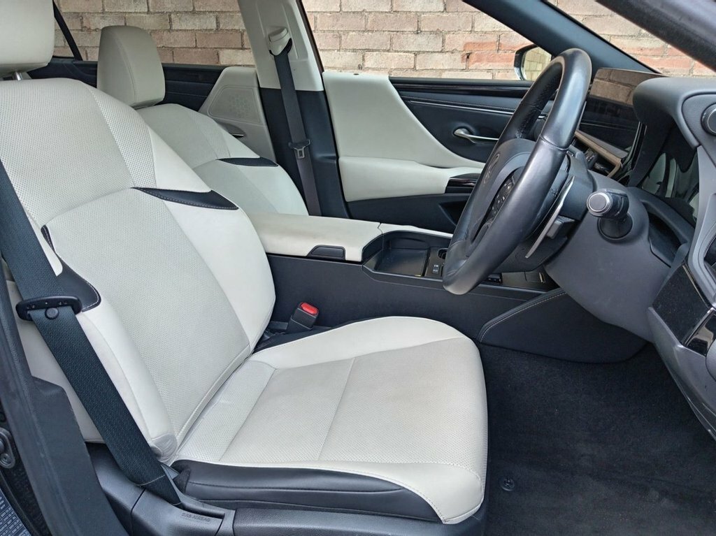 Lexus ES Saloon Black #4