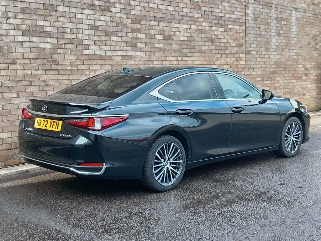 Lexus ES Saloon Black #6