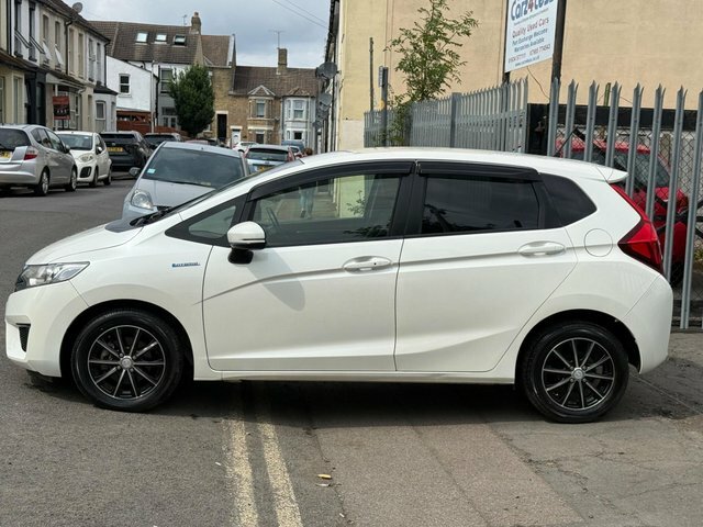 Honda Fit 1.5 Hybrid White #5