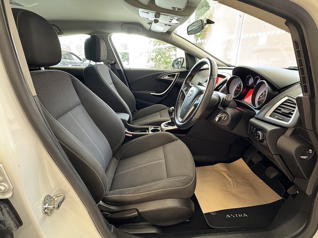 Vauxhall Astra White #11