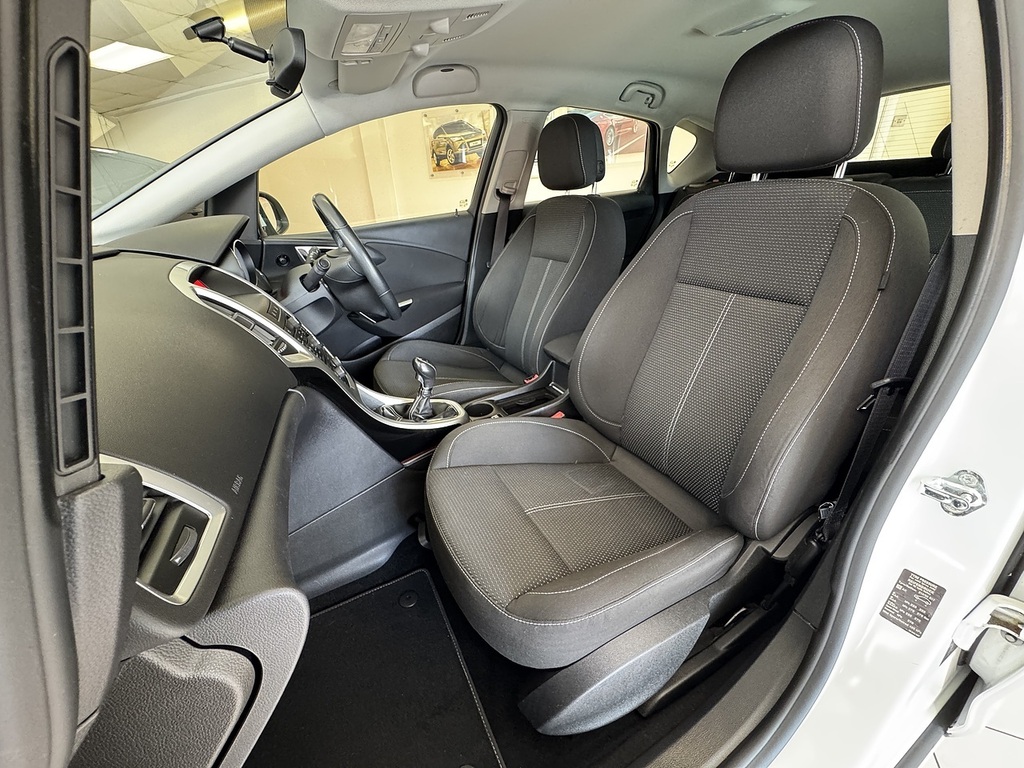 Vauxhall Astra White #16