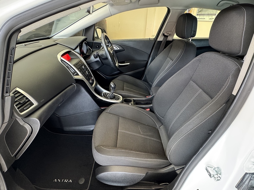 Vauxhall Astra White #15