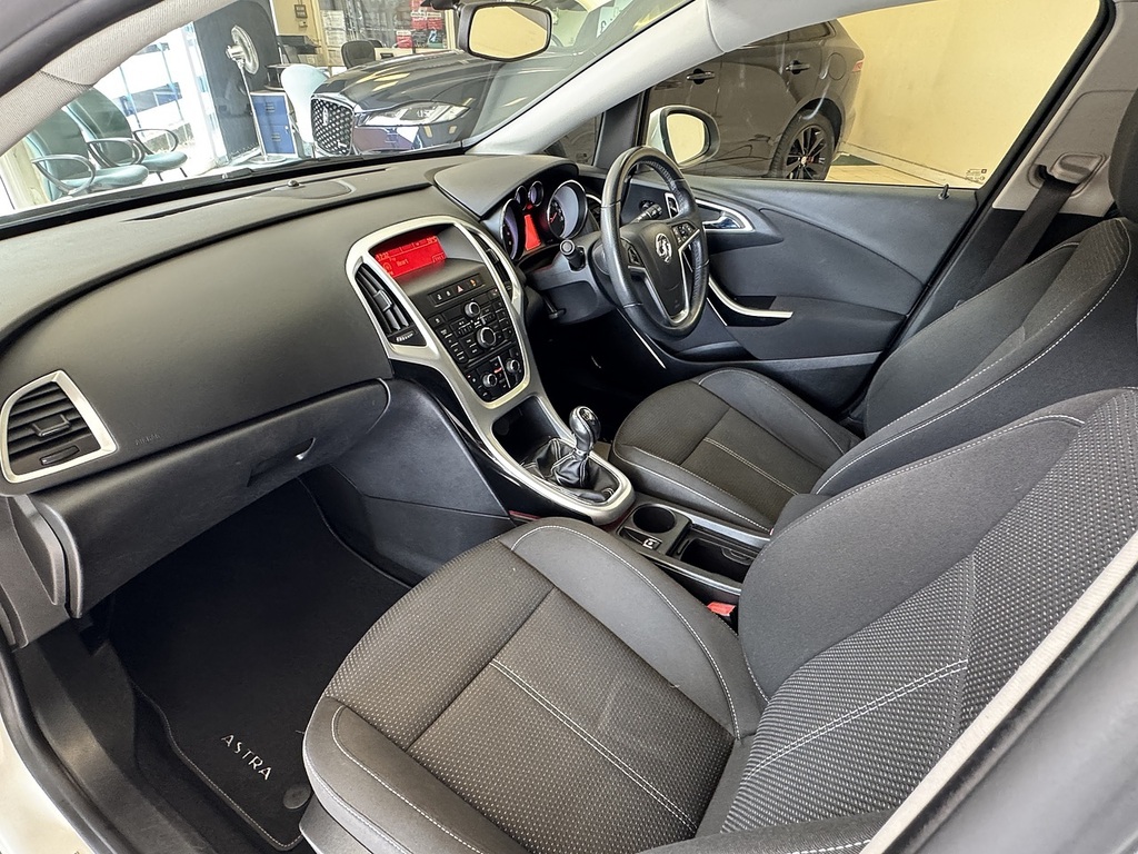 Vauxhall Astra White #14
