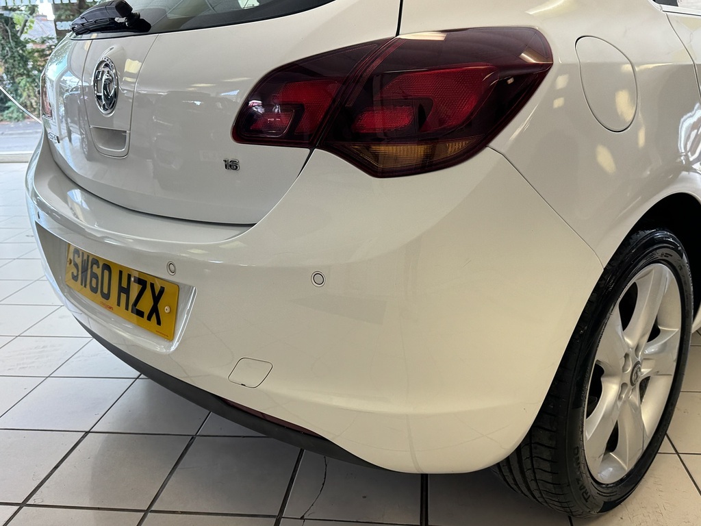 Vauxhall Astra White #10
