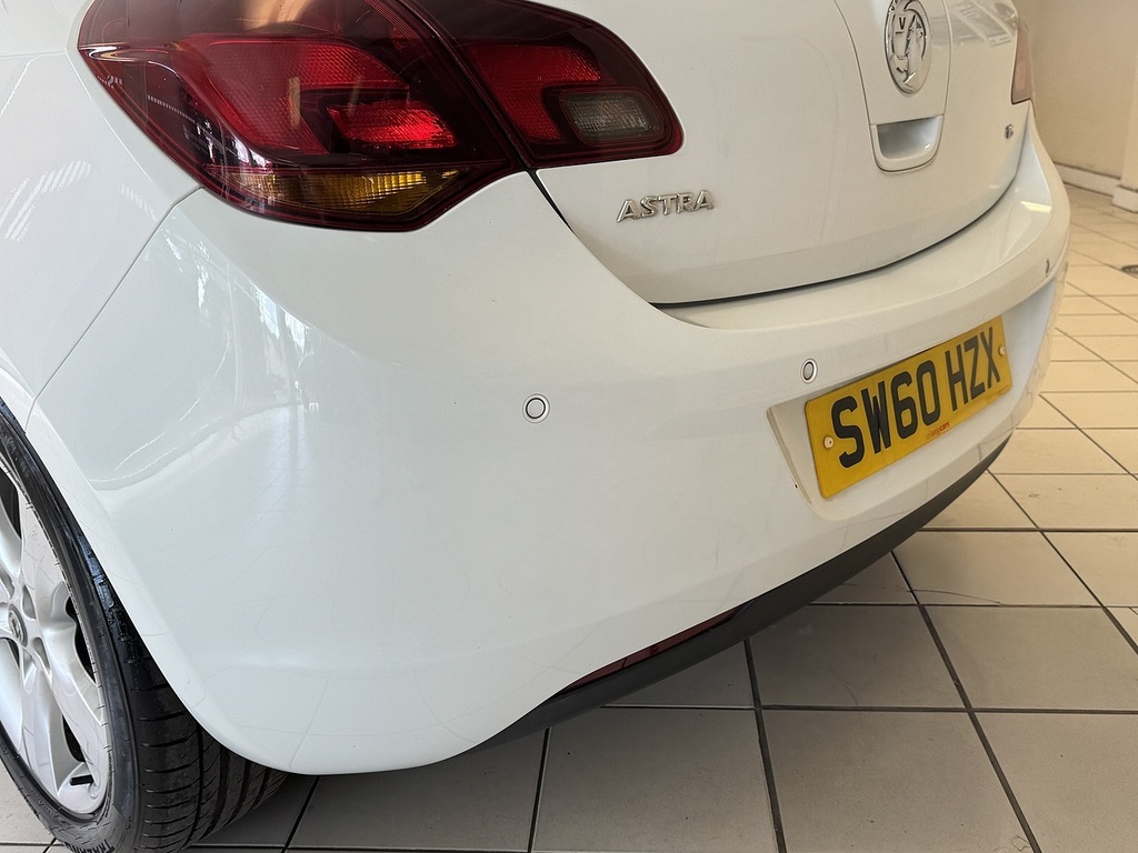 Vauxhall Astra White #9