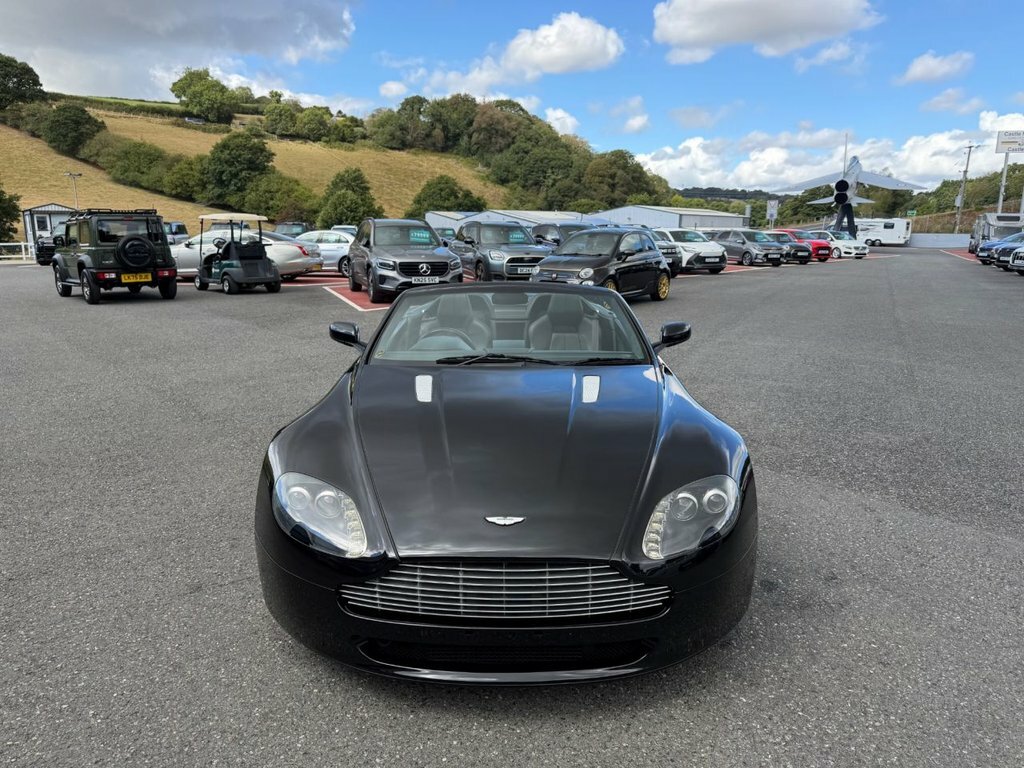 Aston Martin Vantage Vantage V8 Black