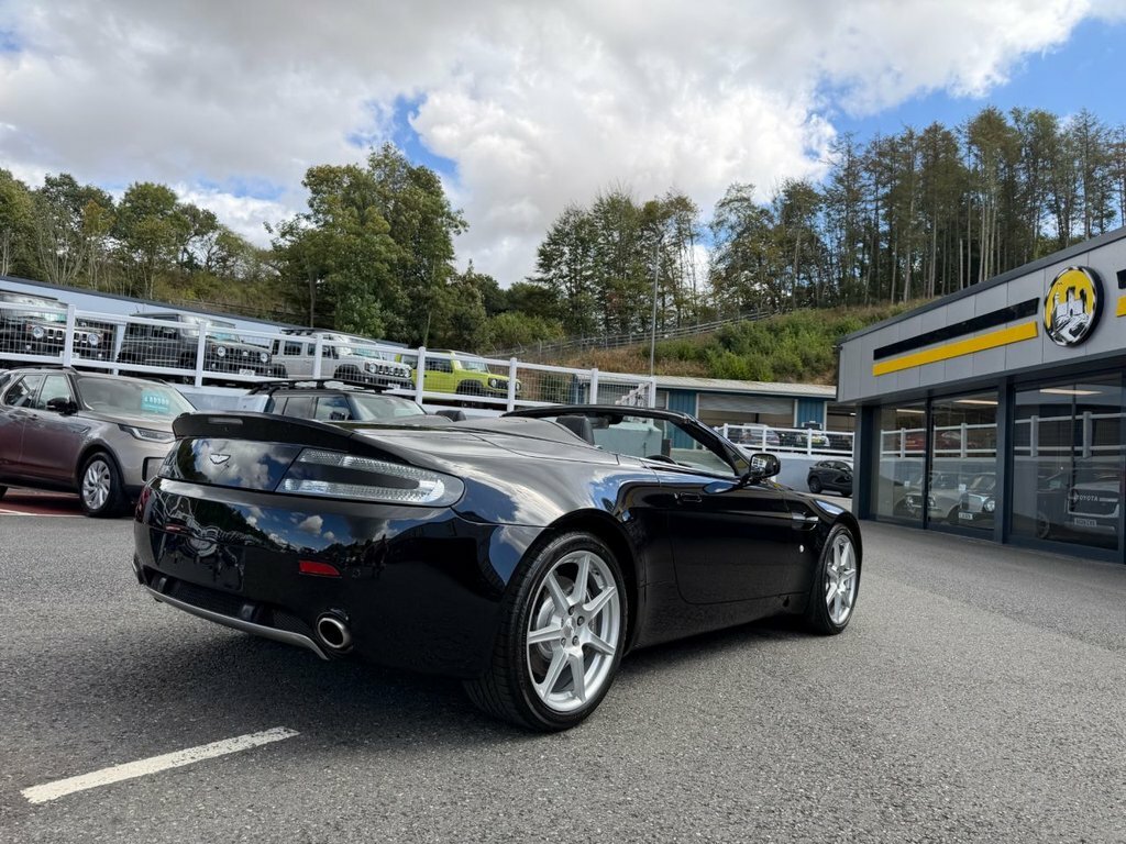 Aston Martin Vantage Vantage V8 Black #3