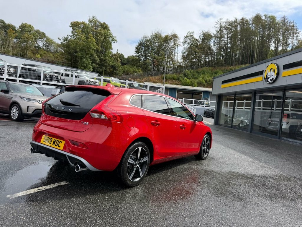 Volvo V40 2L R-design Edition Red #4