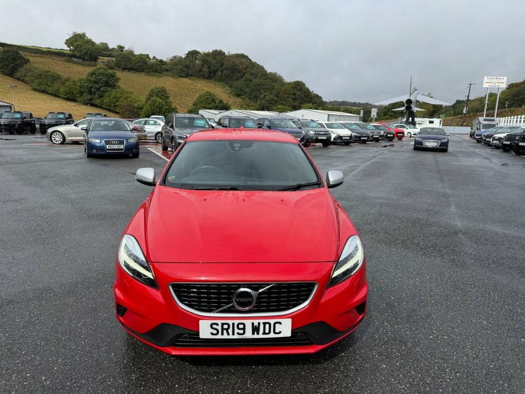 Volvo V40 2L R-design Edition Red