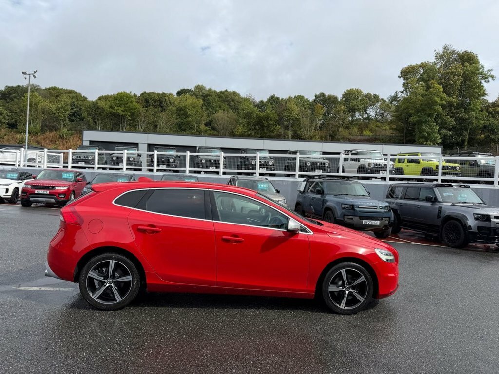 Volvo V40 2L R-design Edition Red #5