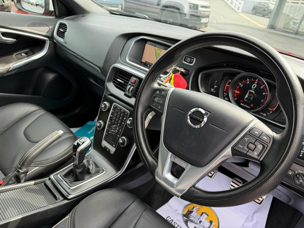 Volvo V40 2L R-design Edition Red #6