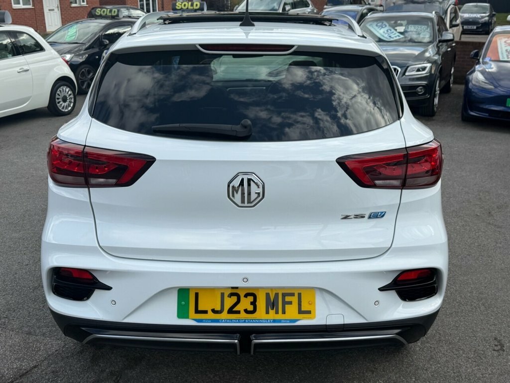 MG ZS Suv LJ23MFL White #4