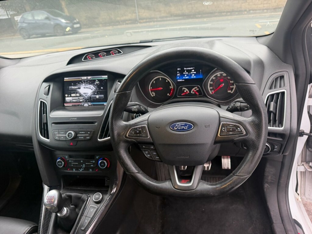 Ford Focus 2L St-3 YJ16ZSC White #4