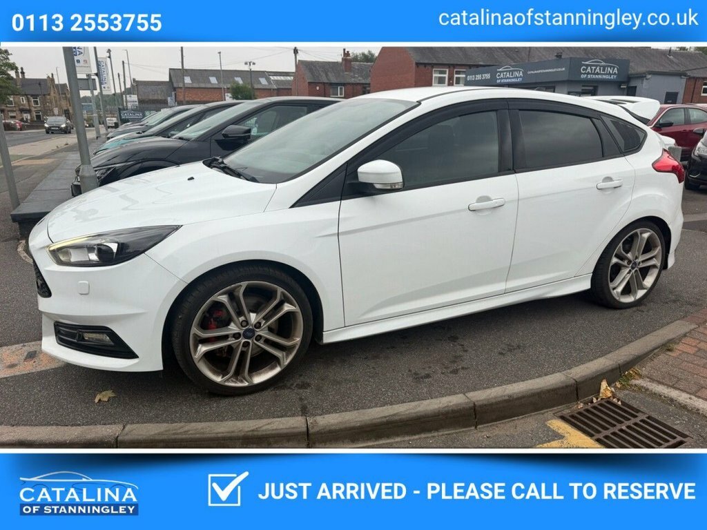 Ford Focus 2L St-3 YJ16ZSC White