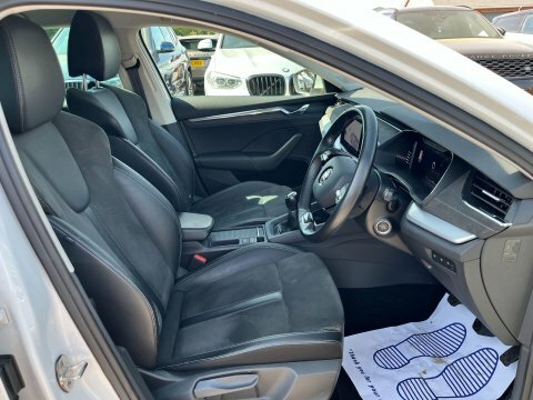 Skoda Octavia 1.5 Tsi Act DA70KMX White #4