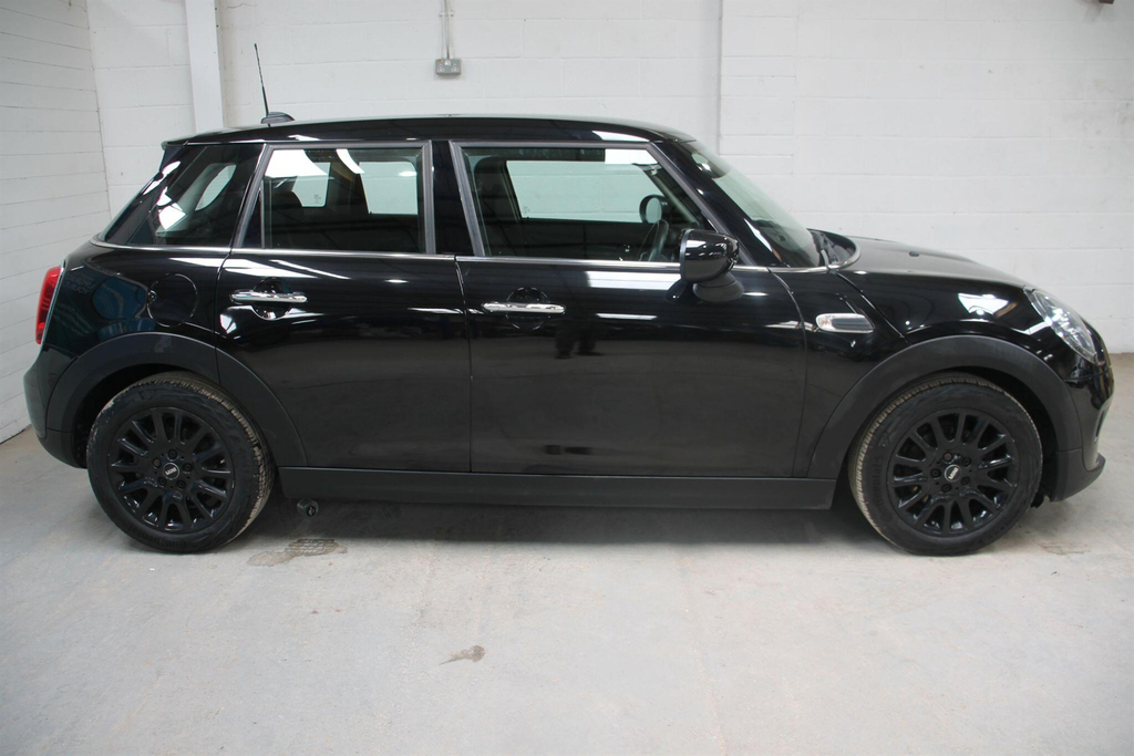 Mini Hatch 1.5 Cooper Classic Steptronic Euro 6 Ss RV69OXC #5