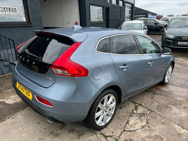 Volvo V40 2018 2.0 D3 Inscription Hatchback Blue #3