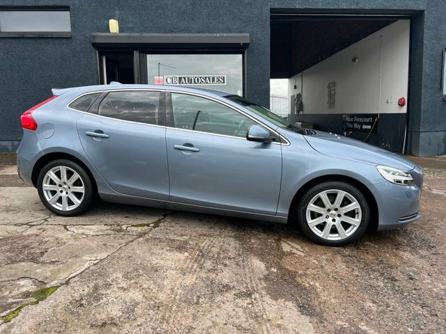 Volvo V40 2018 2.0 D3 Inscription Hatchback Blue #2