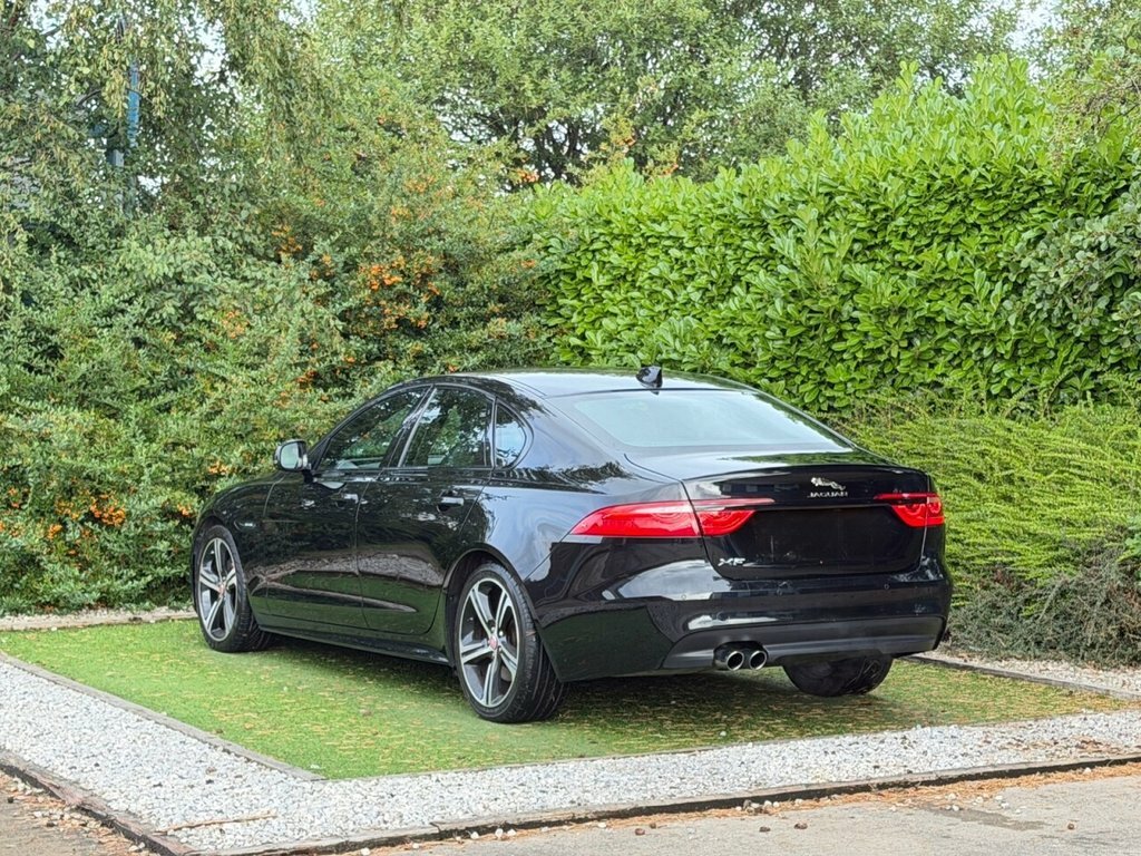 Jaguar XF Saloon Black #4