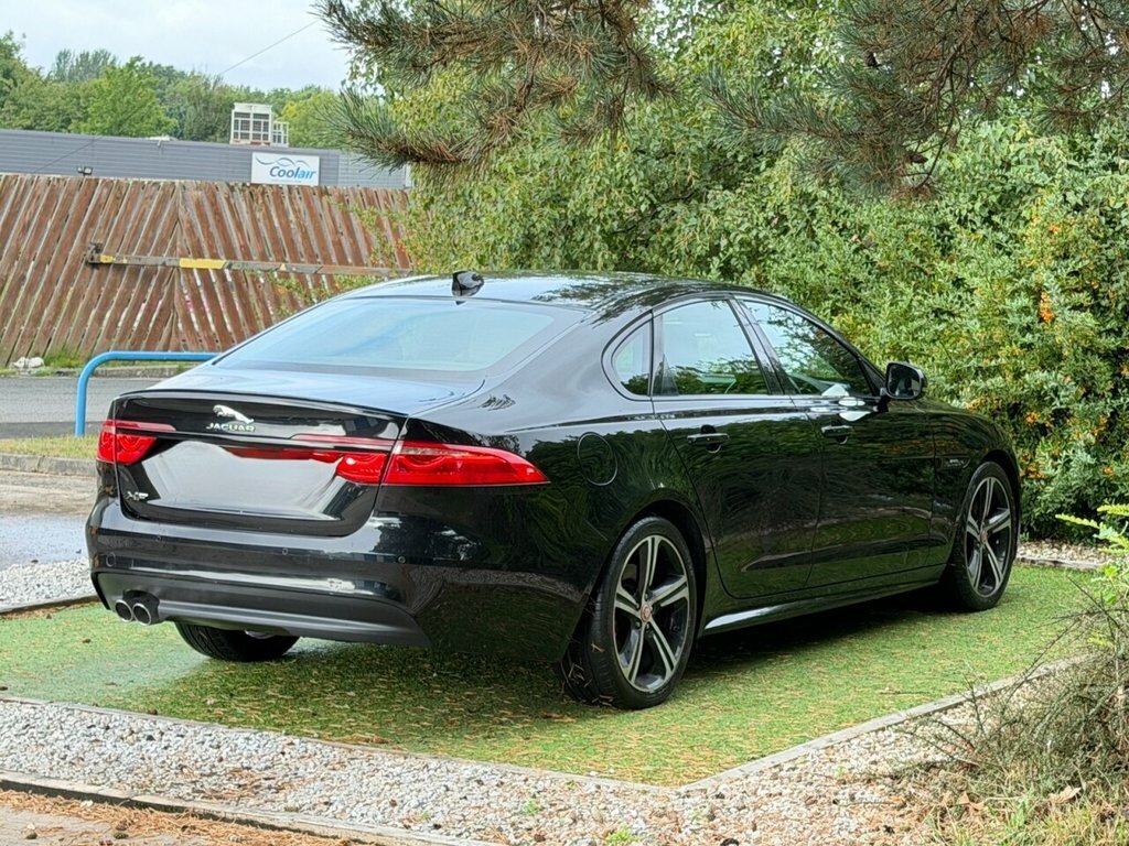 Jaguar XF Saloon Black #6