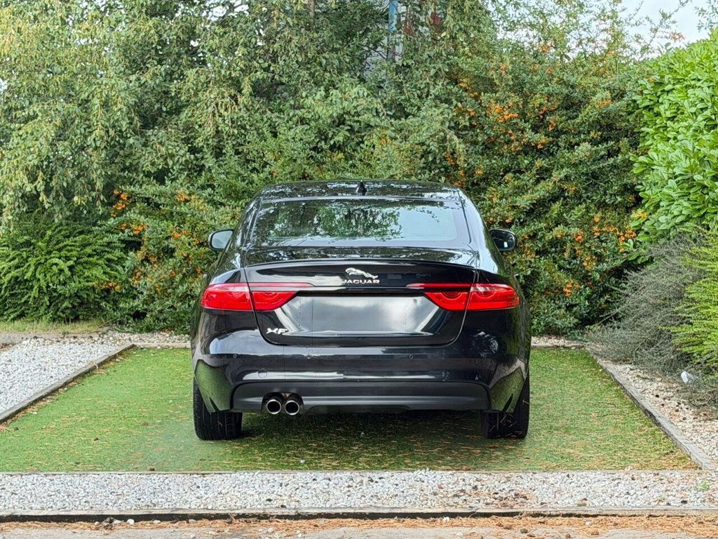 Jaguar XF Saloon Black #5