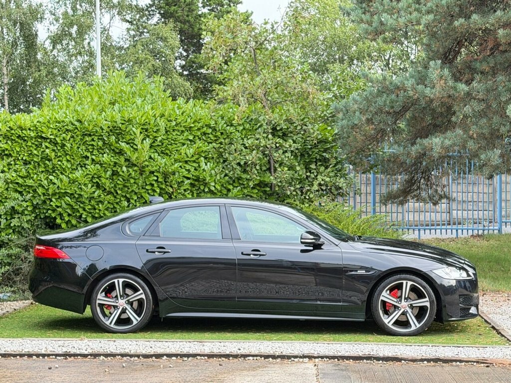 Jaguar XF Saloon Black #2