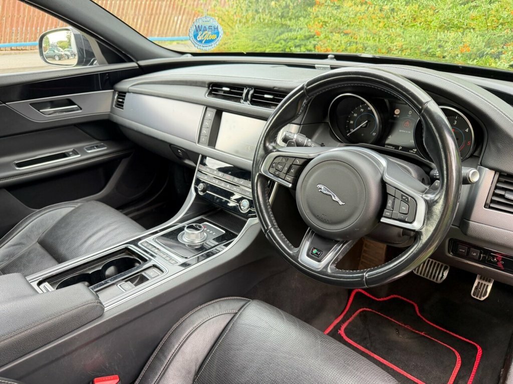 Jaguar XF Saloon Black #3
