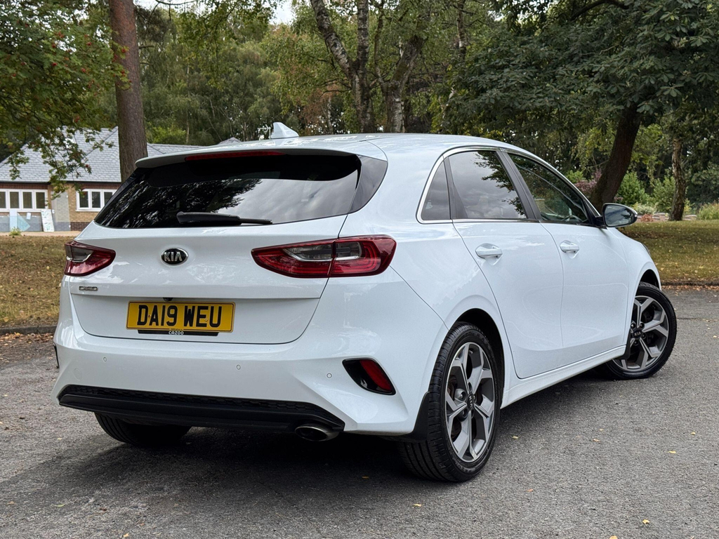 Kia Ceed 1.6 Crdi 3 Hatchback Euro 6 Ss  #2